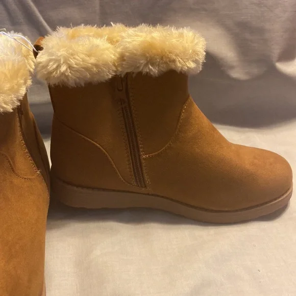 Cat and jack faux fur girls boots - Picture 4 of 6